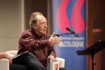 Britische Schriftsteller Ian McEwan gibt drei Monate vor seinem 75. Geburtstag Auskunft über sein Leben und Werk in der Kölner Flora (© Thomas Brill)