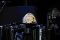 Kanadische Musikerin Loreena McKennitt gastiert auf ihrer "The Mask and Mirror - 30 Anniversary"-Tour Open Air am Tanzbrunnen Köln (© Thomas Brill)