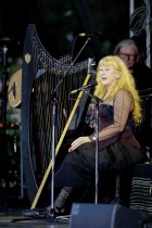 Kanadische Musikerin Loreena McKennitt gastiert auf ihrer "The Mask and Mirror - 30 Anniversary"-Tour Open Air am Tanzbrunnen Köln (© Thomas Brill)