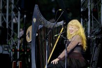 Kanadische Musikerin Loreena McKennitt gastiert auf ihrer "The Mask and Mirror - 30 Anniversary"-Tour Open Air am Tanzbrunnen Köln (© Thomas Brill)