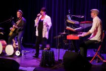 Deutsche Popband Ulla Meinecke Band gastiert auf ihrer "Wir waren mit Dir bei Rigoletto, Boss"-Tour im Senftöpfchen Theater Köln (&copy; Thomas Brill)