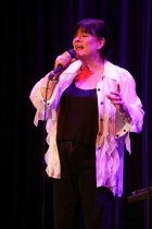 Deutsche Popband Ulla Meinecke Band gastiert auf ihrer "Wir waren mit Dir bei Rigoletto, Boss"-Tour im Senftöpfchen Theater Köln (&copy; Thomas Brill)