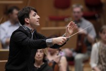 Deutsche Dirigent Cornelius Meister leitet das Gürzenich-Orchester Köln in der Philharmonie Köln (&copy; Thomas Brill)