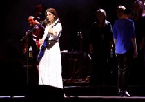 Britisch-georgische Sängerin Katie Melua gastierte auf ihrer "In Winter"-Tour in der Mitsubishi Electrichalle Düsseldorf (&copy; Thomas Brill)