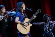 Britisch-georgische Sängerin Katie Melua gastierte auf ihrer "Secret Symphony"-Tour in der Mitsubishi Electric Halle Düsseldorf (© Thomas Brill)