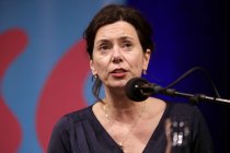 Österreichische Schriftstellerin Eva Menasse und Senta Berger im Gespräch über Wut und Idylle des verstorbenen österreichischen Schriftsteller Heimito von Doderer im Rahmen der lit.COLOGNE 2019 im Klaus-von-Bismarck-Saal im Funkhaus Köln (&copy; Thomas Brill)