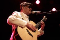 Amerikanischer Singer-Songwriter Raul Midón gastiert auf seiner "Don't Hesitate"-Tour im Stadtgarten Köln (© Thomas Brill)