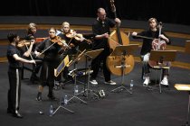 Afrodeutscher Rapper Samy Deluxe gastiert in Begleitung von Alexandra Prince, Melissa Audrey und dem Mikis Takeover! Ensemble auf seiner "Hochkultur"-Tour in der Kölner Philharmonie (&copy; Thomas Brill)