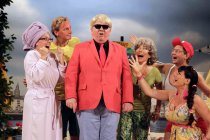 " ... dat nennt man Camping" Schwank in zwei Akten von Barbara Schöller und Peter Millowitsch feiert am 19. September 2013 im Millowitsch-Theater Köln Premiere (© Thomas Brill)