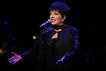 Amerikanische Schauspielerin und Sängerin Liza Minnelli gastiert auf ihrer "Greatest Hits"-Tour in der Tonhalle Düsseldorf (© Thomas Brill)