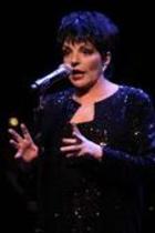 Amerikanische Schauspielerin und Sängerin Liza Minnelli gastiert auf ihrer "Greatest Hits"-Tour in der Tonhalle Düsseldorf (© Thomas Brill)