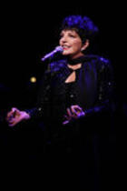 Amerikanische Schauspielerin und Sängerin Liza Minnelli gastiert auf ihrer "Greatest Hits"-Tour in der Tonhalle Düsseldorf (© Thomas Brill)