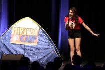 Amerikanische YouTube-Star Colleen Evans alias Miranda Sings gastiert mit ihrer "Miranda Sings Summer Camp"-Show im Theater im Tanzbrunnen Köln (© Thomas Brill)