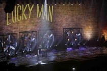 Deutsche Comedian Luke Mockridge gastiert auf seiner "Lucky Man"-Tour in der Lanxess-Arena Köln (© Thomas Brill)