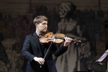 Deutsche Bratschist Nils Mönkemeyer gastiert beim Jubiläumsbenefizkonzert des LiveMusicNow Köln e.V. in der Wolkenburg Köln (&copy; Thomas Brill)