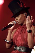 Englische Trip-Hop-Band Morcheeba gastiert auf ihrer "Blaze Away"-Tour in der Live Music Hall Köln (© Thomas Brill)