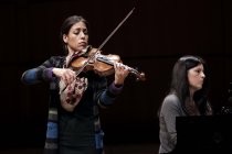 Spanische Violinistin Leticia Moreno gastiert in Begleitung der amerikanischen Pianistin Ana-Maria Vera in der Kölner Philharmonie (&copy; Thomas Brill)