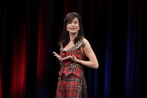 Deutsche Kabarettistin Patrizia Moresco gastiert bei der Eröffnungsshow "KÖLN LACHT!" des 23. Köln Comedy Festival im Gloria Theater Köln (© Thomas Brill)