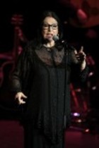 Griechische Schlager-Sängerin Nana Mouskouri gastiert mit ihrer Tochter Lénou auf ihrer "50 Jahre Weisse Rosen"-Jubiläumstournee in der Philharmonie Köln (© Thomas Brill)
