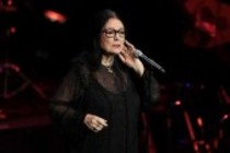 Griechische Schlager-Sängerin Nana Mouskouri gastiert mit ihrer Tochter Lénou auf ihrer "50 Jahre Weisse Rosen"-Jubiläumstournee in der Philharmonie Köln (© Thomas Brill)