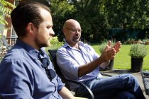 Dietmar Kobboldt und Tim Mrosek stellen das Programm der Spielzeit 2014/15 im Garten der studiobühneköln vor (&copy; Thomas Brill)