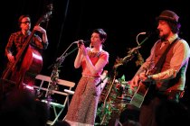 Deutsches Folk-Duo Mrs. Greenbird gastiert auf ihrer "Mrs. Greenbird"-Tour im Gloria Theater Köln (© Thomas Brill)