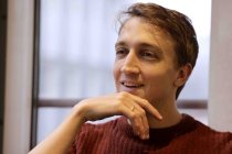 Deutsche Pianist Fabian Müller im Interview bezüglich seines Auftritts mit Pierre-Laurent Aimard am zweiten Weihnachtstag in der Kölner Philharmonie (© Thomas Brill)