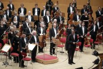 "Musik im Dialog" mit Bundestagspräsident Wolfgang Schäuble und dem WDR Sinfonieorchester unter der Leitung des deutschen Dirigenten Marek Janowski in der Philharmonie Köln (© Thomas Brill)