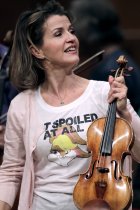 Deutsche Geigerin Anne-Sophie Mutter gastiert in Begleitung der Dresdner Philharmonie unter der Leitung des spanischen Dirigenten Rafael Frühbeck de Burgos in der Philharmonie Köln (© Thomas Brill)