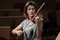 Deutsche Geigerin Anne-Sophie Mutter gastiert in Begleitung des London Philharmonic Orchestra unter der Leitung des kanadischen Dirigenten Yannick Nézet-Séguin in der Philharmonie Köln (© Thomas Brill)