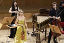 Deutsche Geigerin Anne-Sophie Mutter gastiert in Begleitung von Mutter's Virtuosi - Stipendiaten der Anne-Sophie Mutter Stiftung in der Kölner Philharmonie (&copy; Thomas Brill)