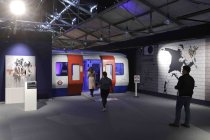 Die Ausstellung „The Mystery of Banksy – A Genius Mind“ gastiert vom 03. November 2023 bis 17. März 2024 im Ex-Autohaus, Oskar-Jäger-Straße 99 in Köln (© Thomas Brill)