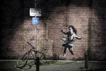 Die Ausstellung „The Mystery of Banksy – A Genius Mind“ gastiert vom 03. November 2023 bis 17. März 2024 im Ex-Autohaus, Oskar-Jäger-Straße 99 in Köln (© Thomas Brill)