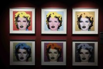 Die Ausstellung „The Mystery of Banksy – A Genius Mind“ gastiert vom 03. November 2023 bis 17. März 2024 im Ex-Autohaus, Oskar-Jäger-Straße 99 in Köln (© Thomas Brill)