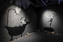 Die Ausstellung „The Mystery of Banksy – A Genius Mind“ gastiert vom 03. November 2023 bis 17. März 2024 im Ex-Autohaus, Oskar-Jäger-Straße 99 in Köln (© Thomas Brill)