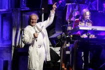 Köbes Underground mit Bandleader Ecki Pieper als Arzt bei der Stunksitzung 2015 im E-Werk Köln (© Thomas Brill)