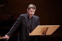 Deutsche Bariton Michael Nagy gastiert in Begleitung des deutschen Pianisten Gerold Huber in der Philharmonie Köln (© Thomas Brill)