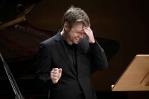 Deutsche Bariton Michael Nagy gastiert in Begleitung des deutschen Pianisten Gerold Huber in der Philharmonie Köln (© Thomas Brill)