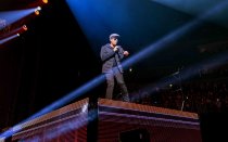 Deutsche Soul- und R&B-Sänger Xavier Naidoo gastiert auf seiner "Hin und Weg - Das Beste aus 25 Jahren LIVE"-Tour in der Lanxess Arena Köln (© Thomas Brill)