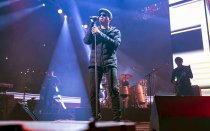 Deutsche Soul- und R&B-Sänger Xavier Naidoo gastiert auf seiner "Hin und Weg - Das Beste aus 25 Jahren LIVE"-Tour in der Lanxess Arena Köln (© Thomas Brill)