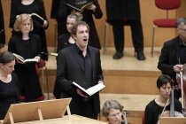 Französische Dirigent François-Xavier Roth leitet das Gürzenich-Orchester Köln in der Kölner Philharmonie (© Thomas Brill)