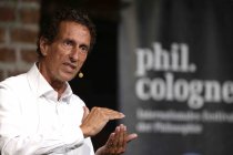 Deutsche Philosophen Julian Nida-Rümelin und Michael Hirz diskutieren über „Die gefährdete Rationalität der Demokratie“ im Rahmen der phil.COLOGNE 2020 in den Balloni-Hallen Köln (© Thomas Brill)