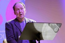 Amerikanische Schriftsteller Richard Ford und Ulrich Noethen lesen aus Fords Roman „Valentinstag“ im Rahmen der lit.COLOGNE SPEZIAL in der Flora Köln (© Thomas Brill)