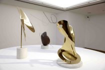 Die Retrospektive über das Lebenswerk des japanisch-amerikanischen Bildhauers "Isamu Noguchi" gastiert vom 26. März bis 31. Juli 2022 im Museum Ludwig Köln (&copy; Thomas Brill)