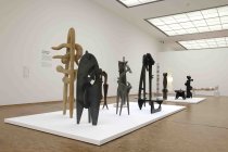 Die Retrospektive über das Lebenswerk des japanisch-amerikanischen Bildhauers "Isamu Noguchi" gastiert vom 26. März bis 31. Juli 2022 im Museum Ludwig Köln (&copy; Thomas Brill)