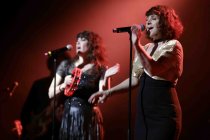 Französische Cover-Band Nouvelle Vague gastiert auf ihrer "20th anniversary, "Should I stay or should I go""-Tour in der Kantine Köln (© Thomas Brill)