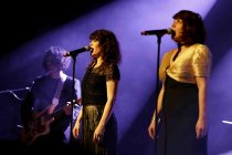 Französische Cover-Band Nouvelle Vague gastiert auf ihrer "20th anniversary, "Should I stay or should I go""-Tour in der Kantine Köln (© Thomas Brill)
