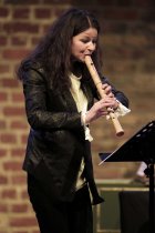Deutsche Blockflötistin Dorothee Oberlinger gastiert in Begleitung von Vittorio Ghielmi, Luca Pianca und Michael Hell im Rahmen des "4. Kölner Fest für Alte Musik" in den Balloni-Hallen Köln (© Thomas Brill)