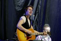 Deutsche Popsänger Johannes Oerding gastiert auf seiner "Für immer ab jetzt"-Tour in der Lanxess-Arena Köln (&copy; Thomas Brill)