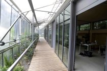 Ägyptisch-deutsche Künstlerische Leiterin des Orangerie Theater Sarah Youssef im Interview bezüglichg der Wiedereröffnung der Orangerie im Orangerie Theater Köln (© Thomas Brill)